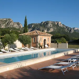 https://la-ferme-rose-hotel-de-charme.fr-provencehotel.com